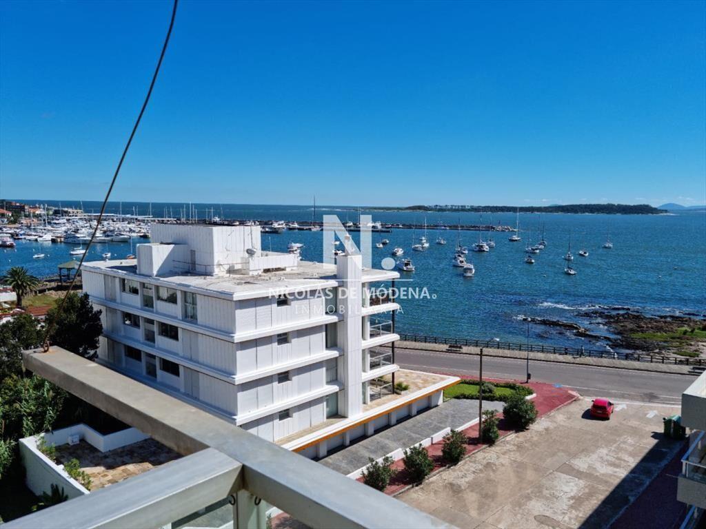 Departamento con vista al mar de 3 dormitorios en