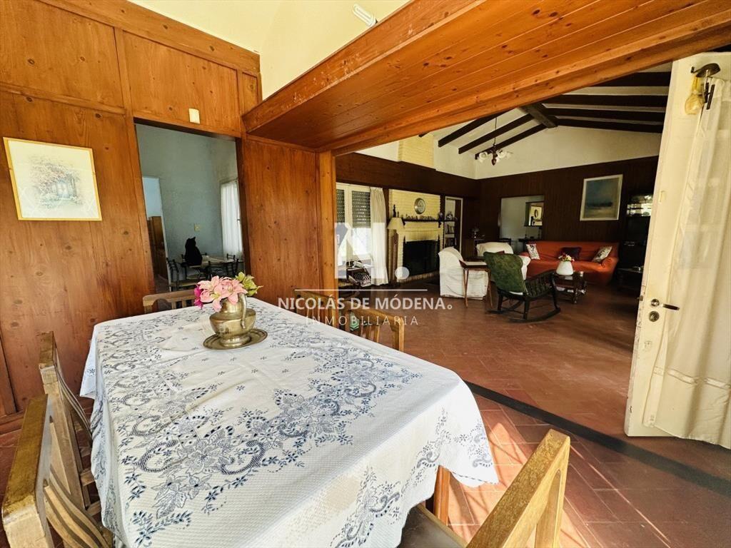 Casa de gran tamaño ubicada en agradable entorno