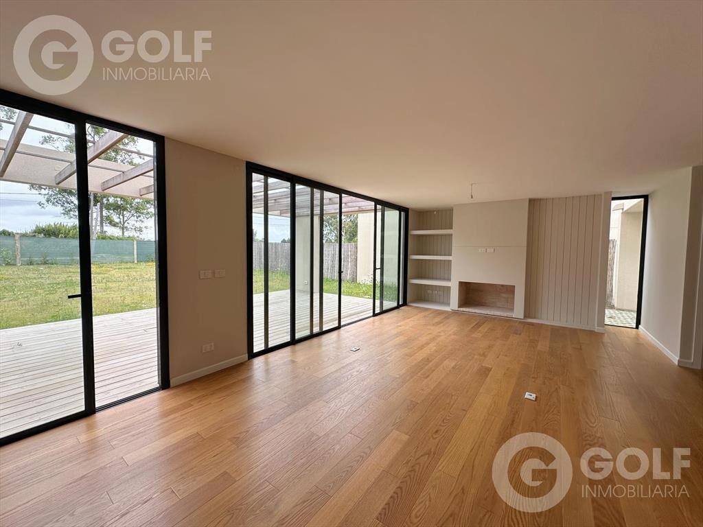 Venta Casa de 4 Dormitorios en Huertas de Los Horneros