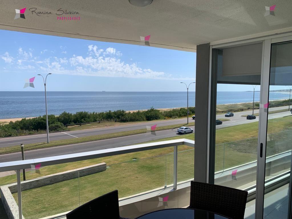 Apartamento en venta Playa Mansa 3 dormitorios