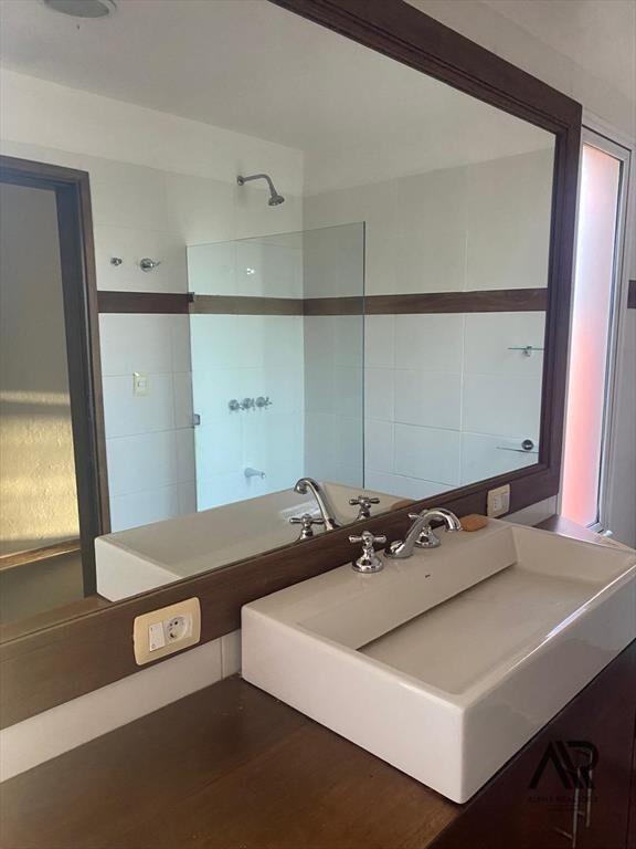 Casa en alquiler de 3 dormitorios c/ cochera en La Tahona