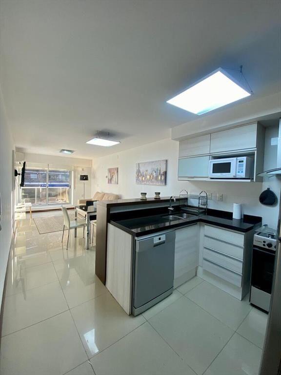 Alquiler apartamento 2 dormitorios amoblado con patio en Po