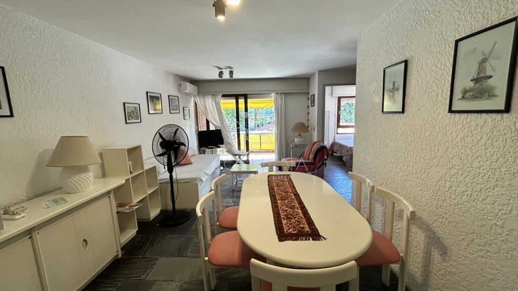Apartamento 1 dormitorio y medio en plaza mexico