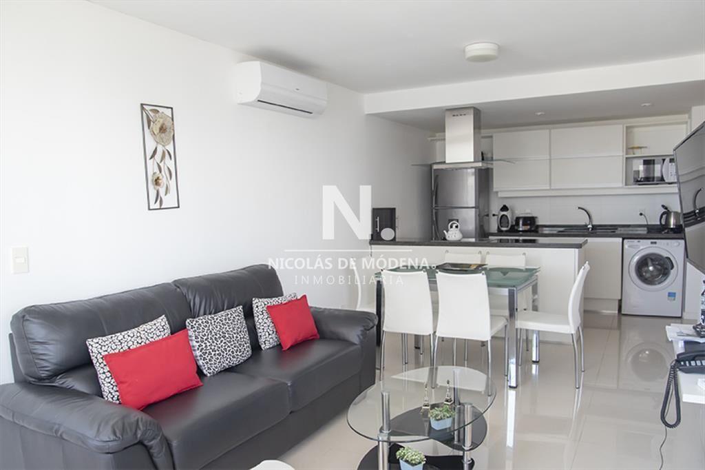 Apartamento en venta a metros de Playa Brava, 2