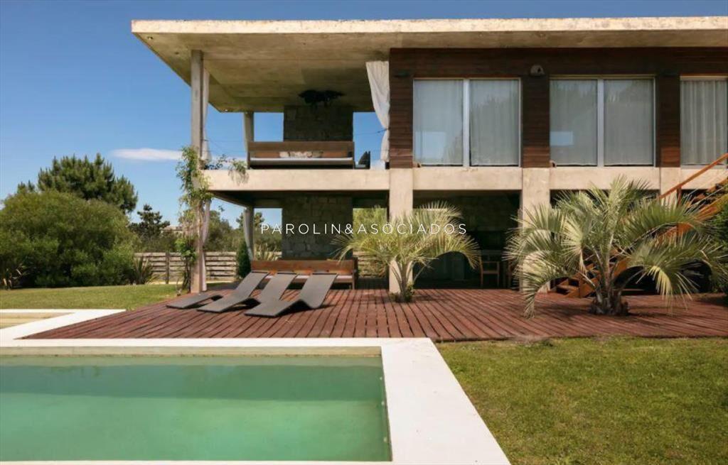 Casa en Venta de 4 Dormitorios en Village del