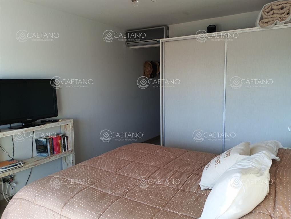 Un dormitorio y medio con vista a Playa Mansa