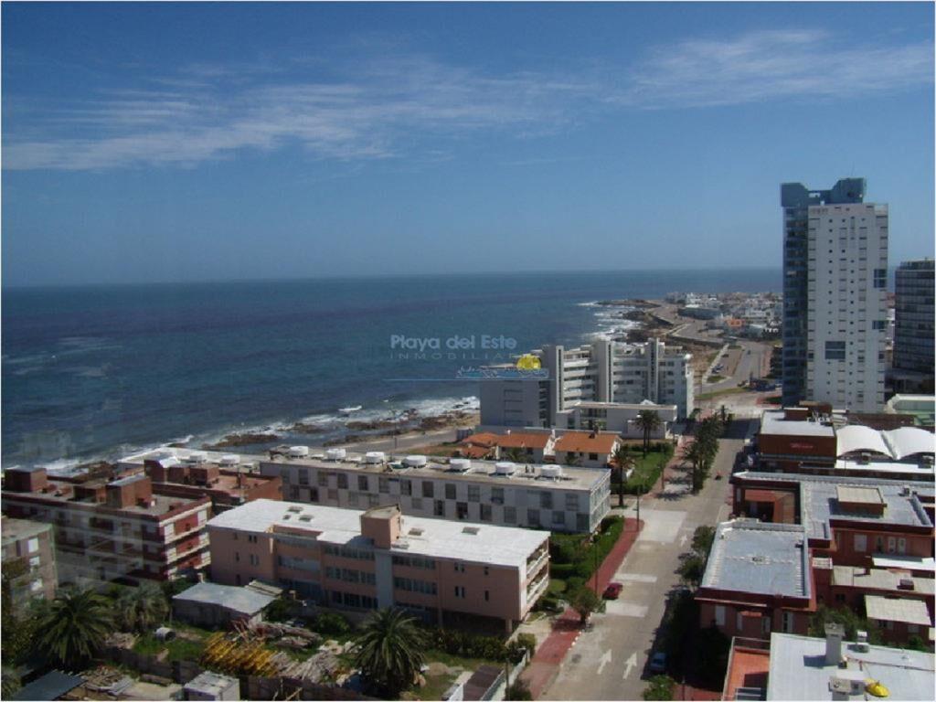 Apartamento en Venta de 3 dormitorios en la de ,