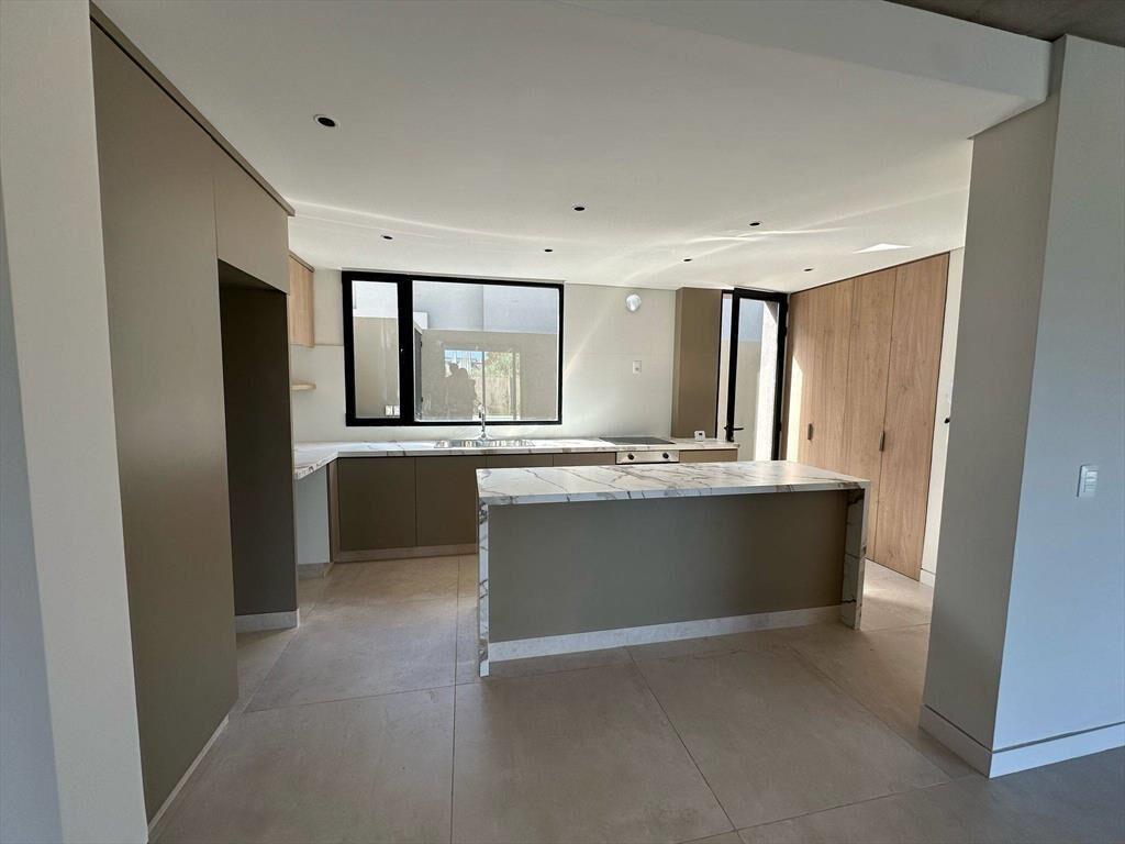 Venta de casa con tres dormitorios y escritorio en Barrio Pa