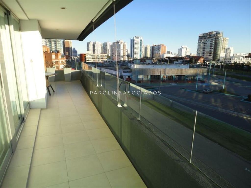 Apartamento en venta de 3 dormitorios en zona del
