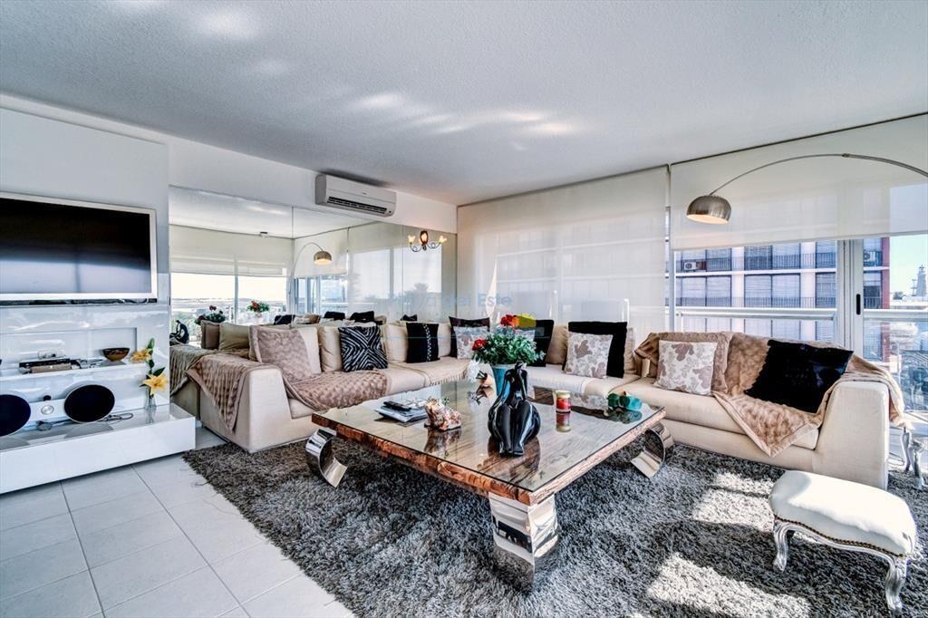 Venta de Apartamento 3 dormitorios , Punta del
