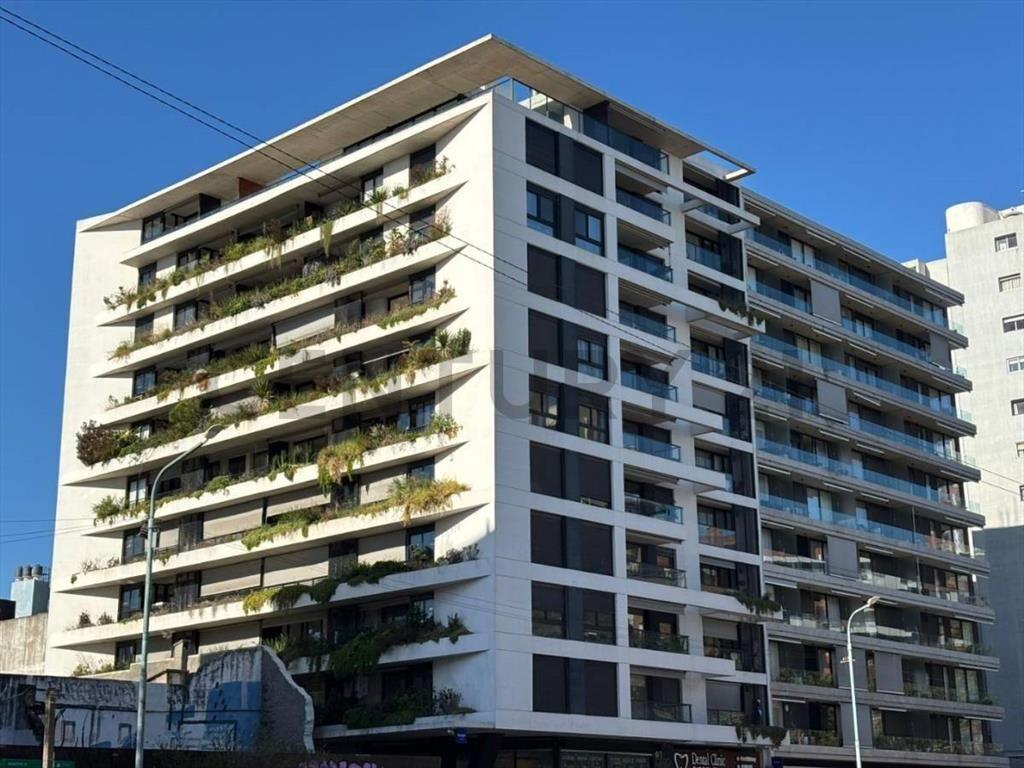 Av. libertador piso alto .Venta apartamento 3 Dorm , 2 Ba...