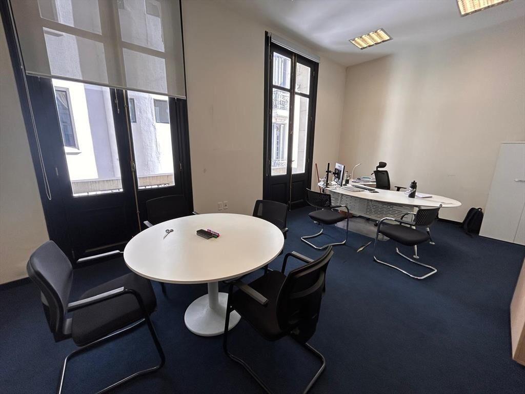 Oficina, Sarandi y Bartolomé Mitre, 400 m2, pronta para ent