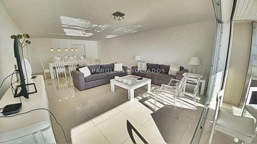 Apartamento en venta y alquiler temporario Punta