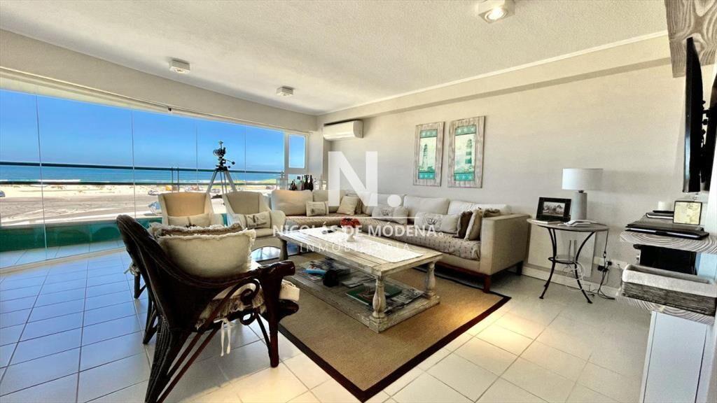 Apartamento de 4 dormitorios en venta, Brava -