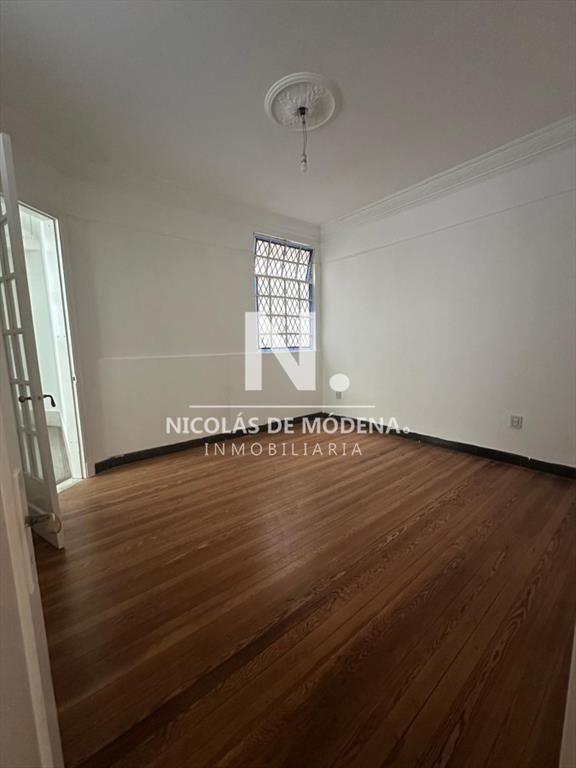 Apartamento de 4 Dormitorios en Ciudad Vieja. en