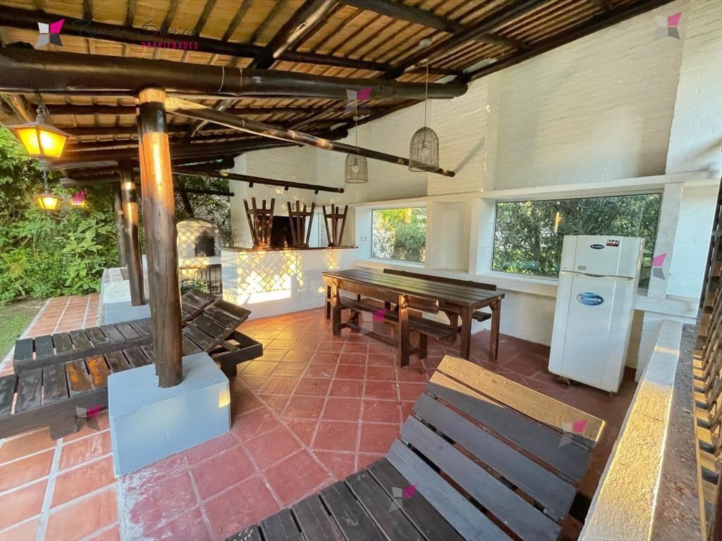 Amplia casa con piscina a 200 metros del mar