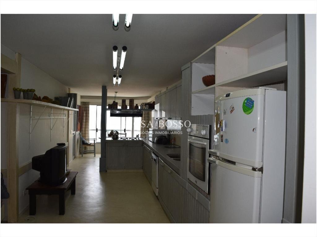 Apartamento en Brava, 3 dormitorios *