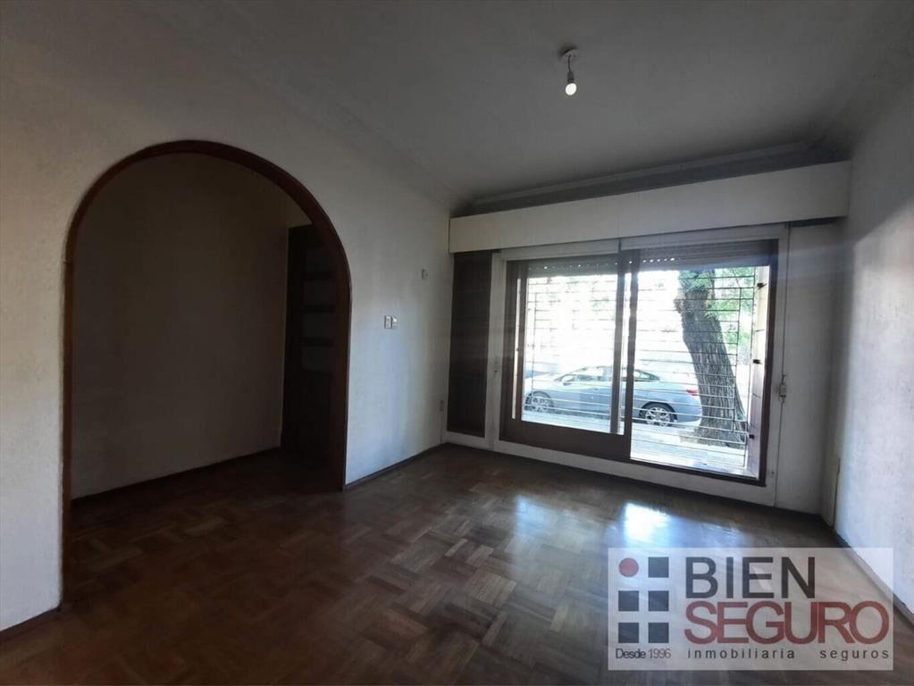 Linda casa de 2 plantas en venta en Pocitos
