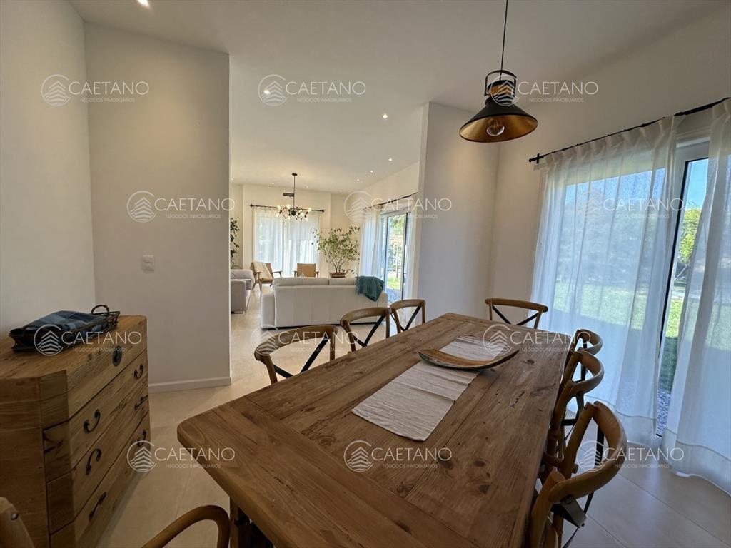 Venta casa en zona Chihuahua, Punta Ballena