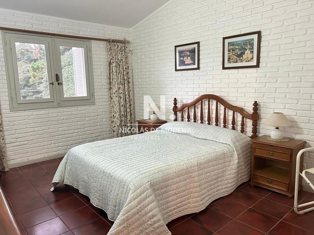 Casa en Venta de 4 dormitorios en Jardines de ,