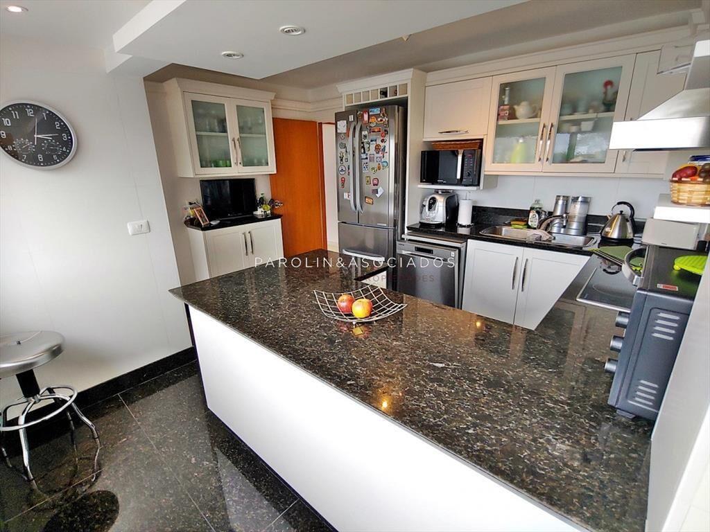 Apartamento en venta en primera fila en Le Sablón, Punta d