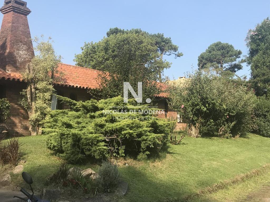 Vende comoda casa de 3 dormitorios, cerca del mar