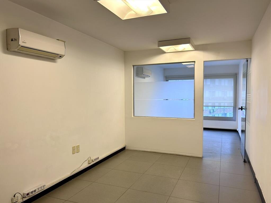 Alquiler De Oficina , Ubicada A Metros De La Zona Wtc