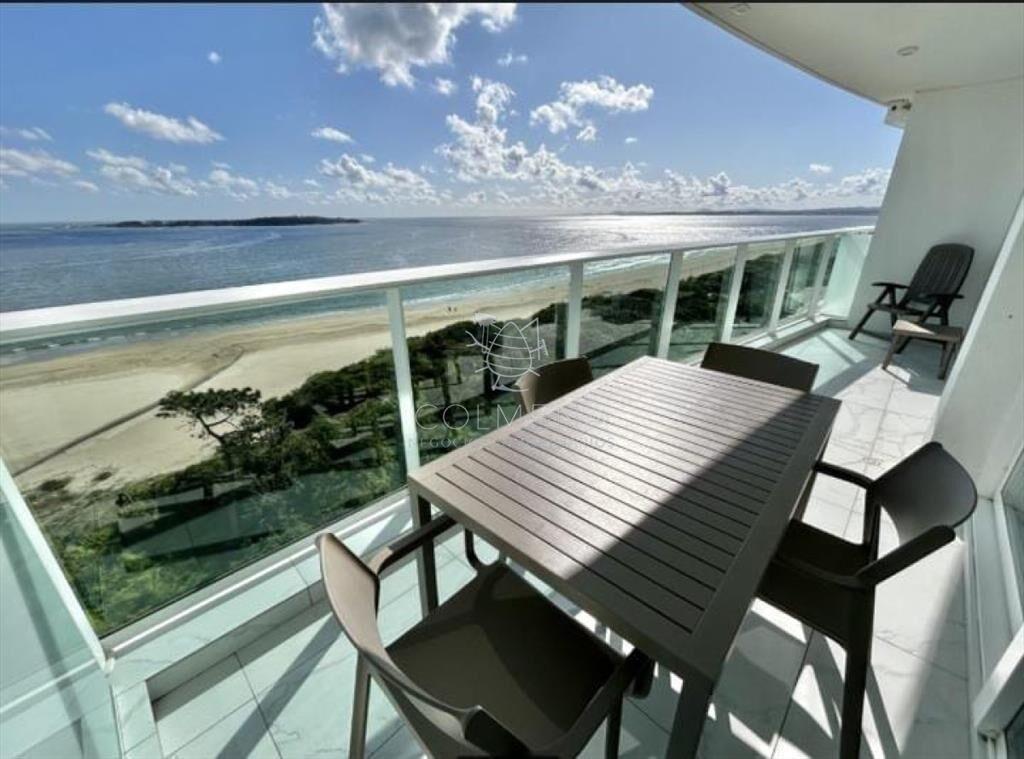 Apartamento en la mansa, frente al mar.