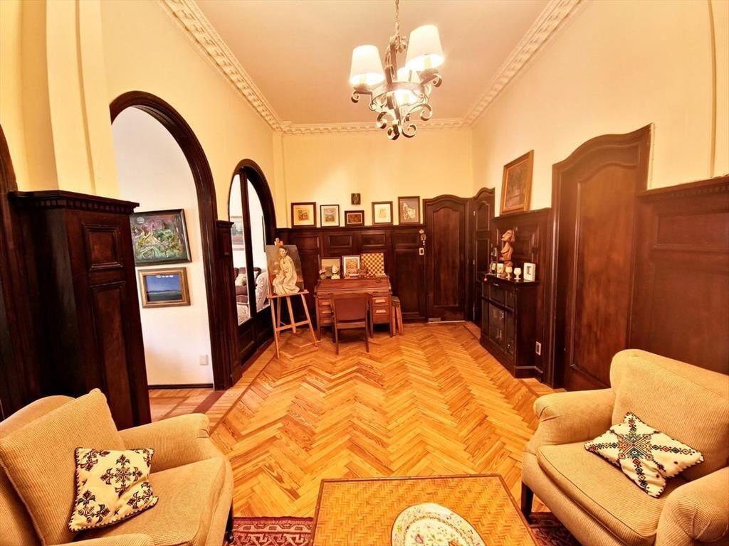 Venta apto 4 dorm 3 baños garage y patio en Centro