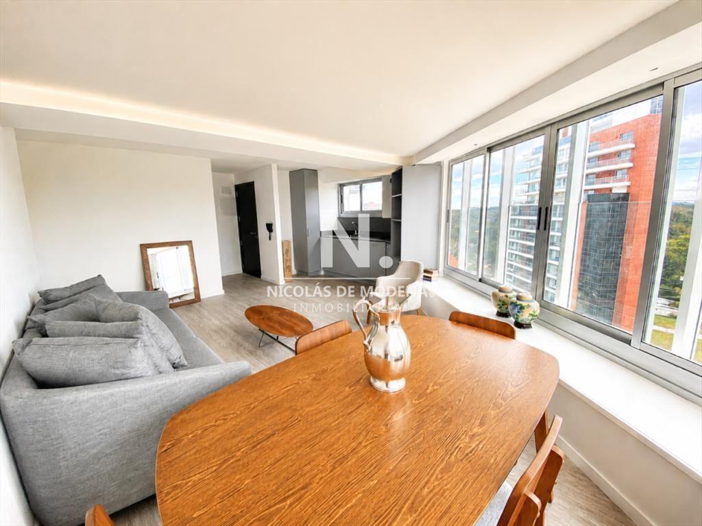 Cómodo Departamento sobre  Roosevelt en venta.