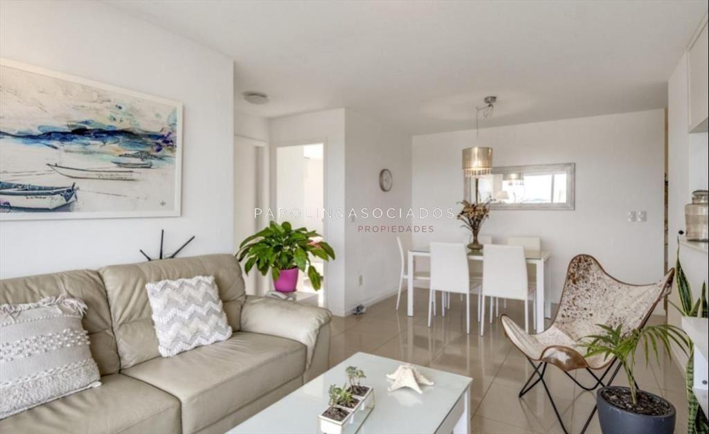 Apartamento en venta de 2 dormitorios en edificio
