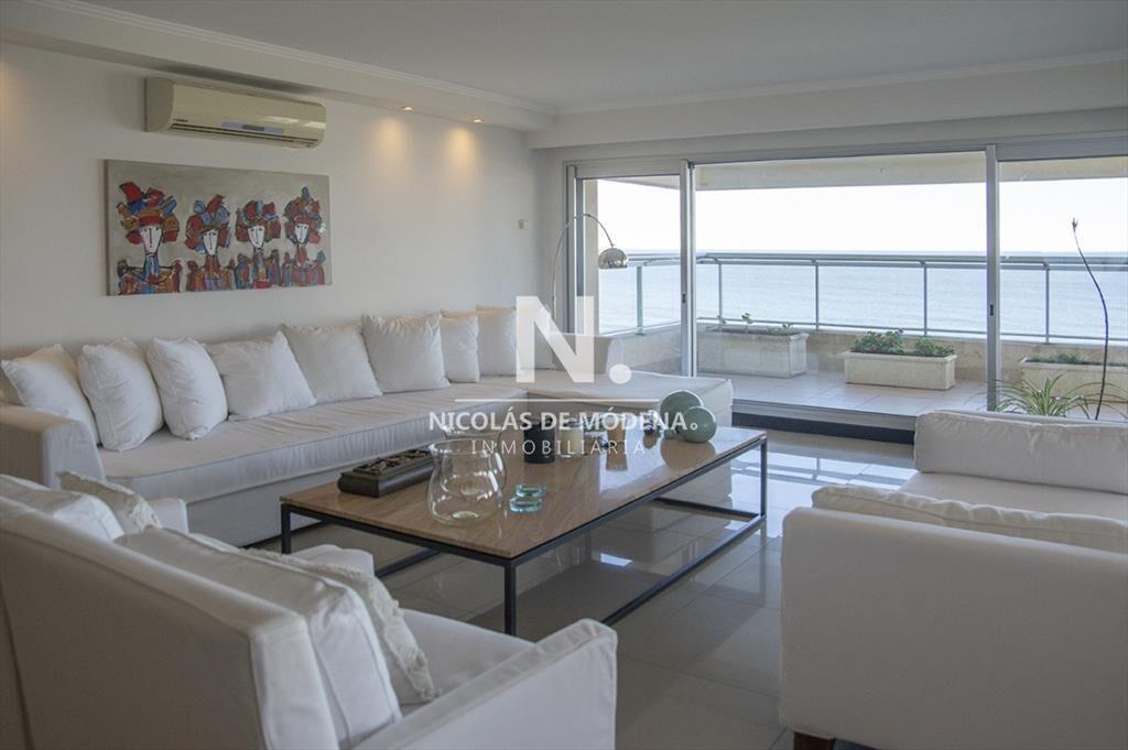 Apartamento de 3 dormitorios en Torre Lobos frente al Mar,