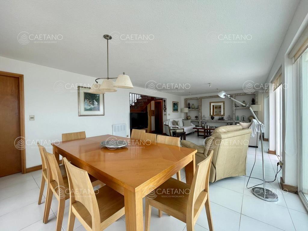 Excepcional penthouse en primera linea de la