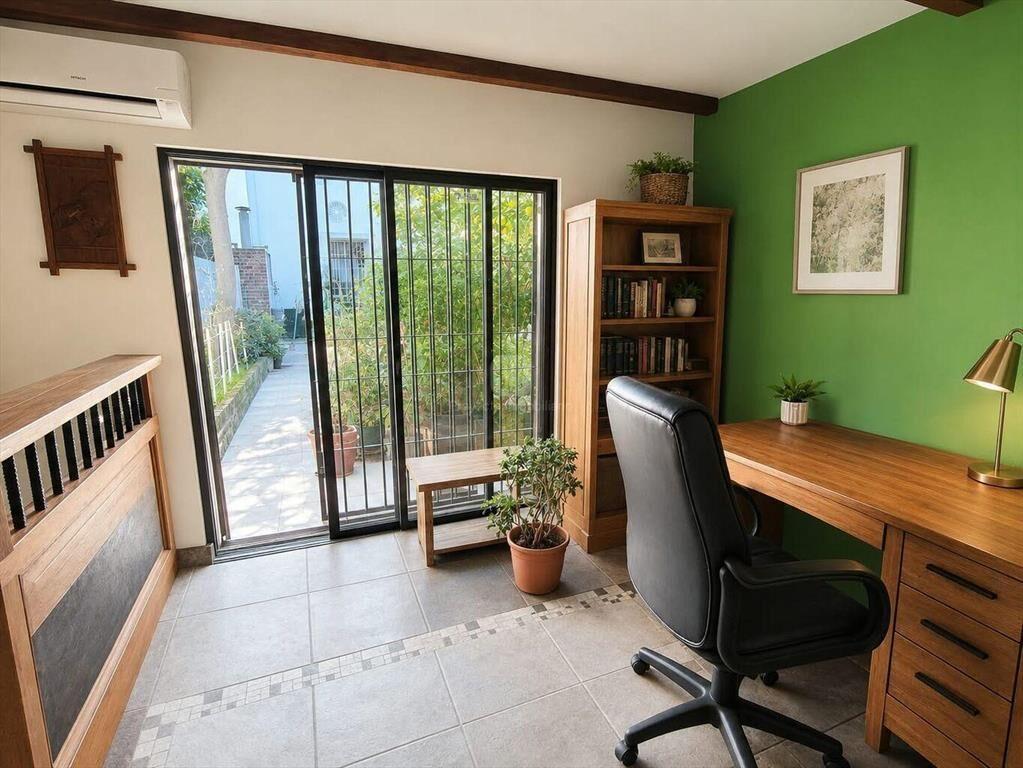 Venta casa Malvin con garage y fondo.-