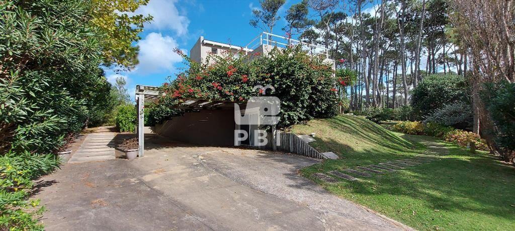 Casa 5 DORMITORIOS en Barrio privado - Ref :
