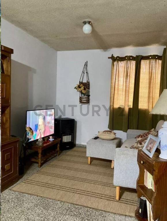 VENTA DUPLEX,3 DORMITORIOS,PATIO,PARRILLERO,COCHERA-LA PAZ.
