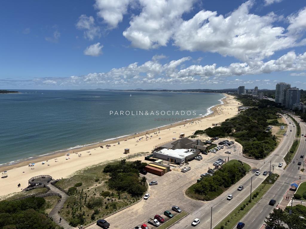 Apartamento en venta de 3 dormitorios + en Tower,