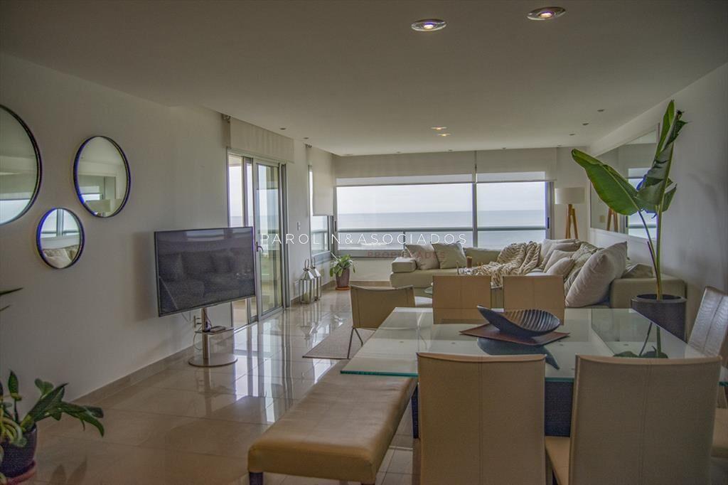 Espectacular apartamento en venta frente al mar