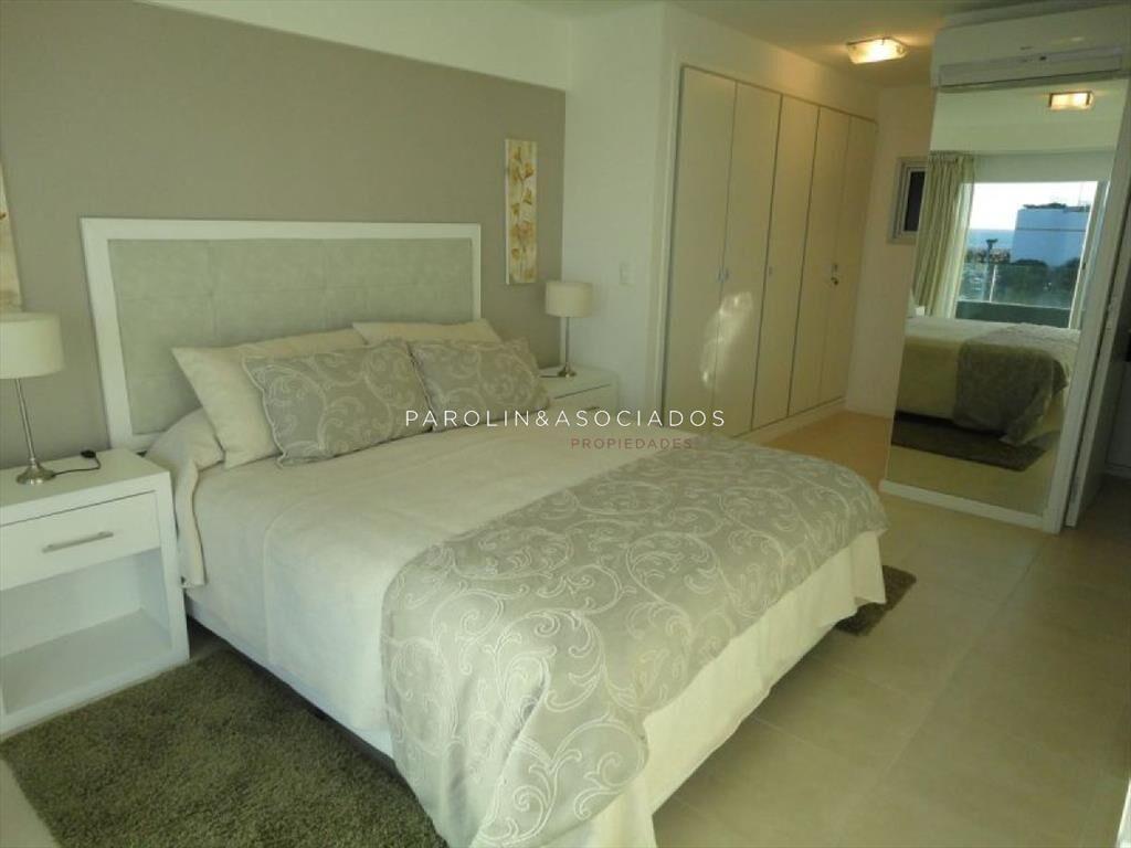 Apartamento en venta de 3 dormitorios en zona del
