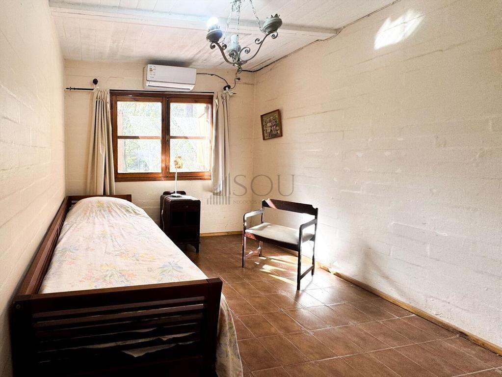 VENTA DE CASA CUATRO DORMITORIOS EN PUNTA COLORADA