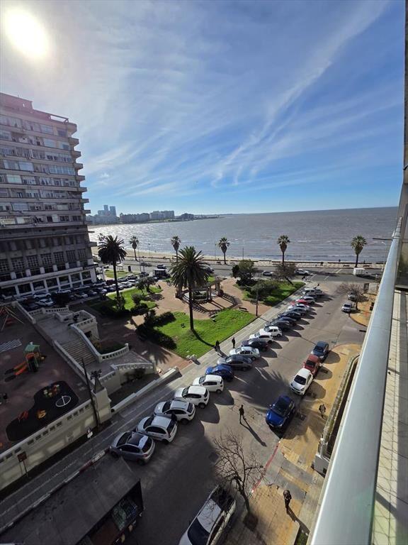 Plaza Gomensoro, vista al mar, piso alto, 155 m2, 3 dormito
