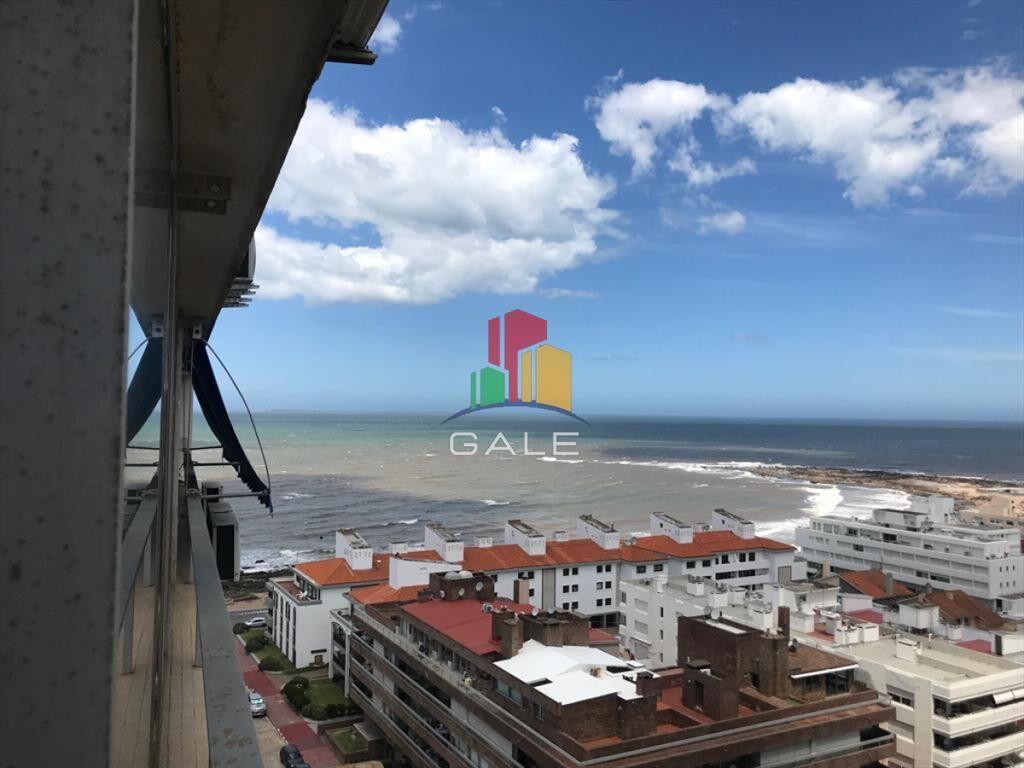 edificio a metros de playa brava