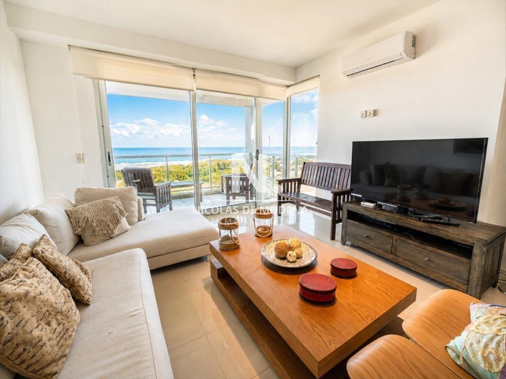 En venta apartamento de 3 dormitorios en Brava primera line