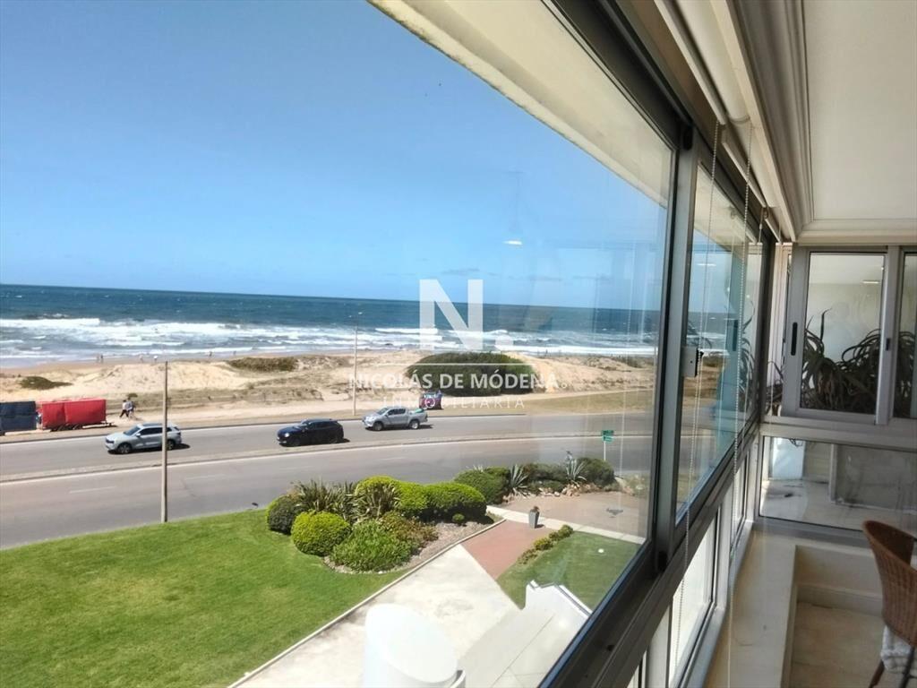 Exclusivo Apartamento Frente al Mar en Playa - de