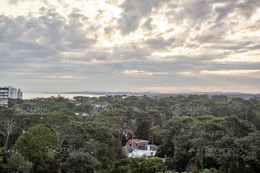 Vende apartamento de 3 dormitorios en Roosevelt