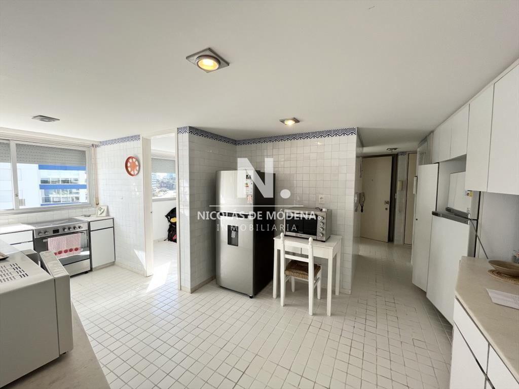 Apartamento en venta de 4 dormitorios en Playa Brava, Punta