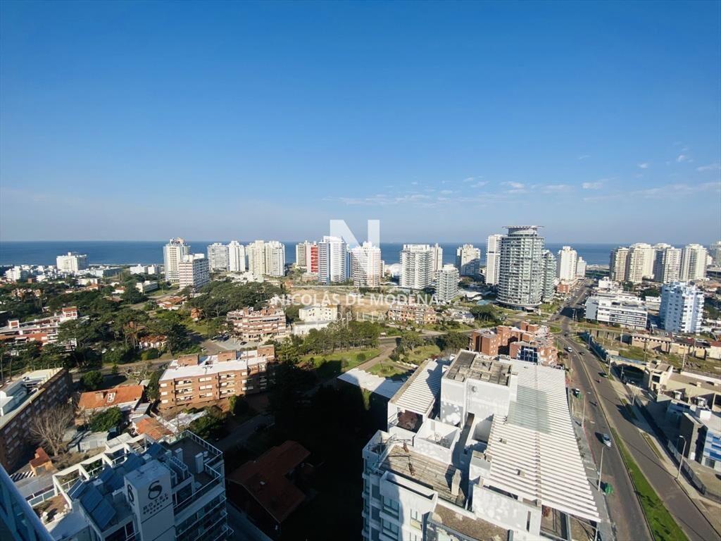 Hermoso apartamento de 3 dormitorios mas dependencia de ser