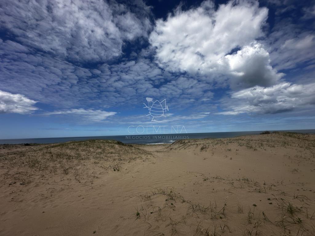 Venta en exclusiva terreno primera línea al mar