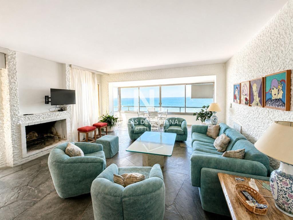 En venta apartamento de 3 dormitorios en Punta al