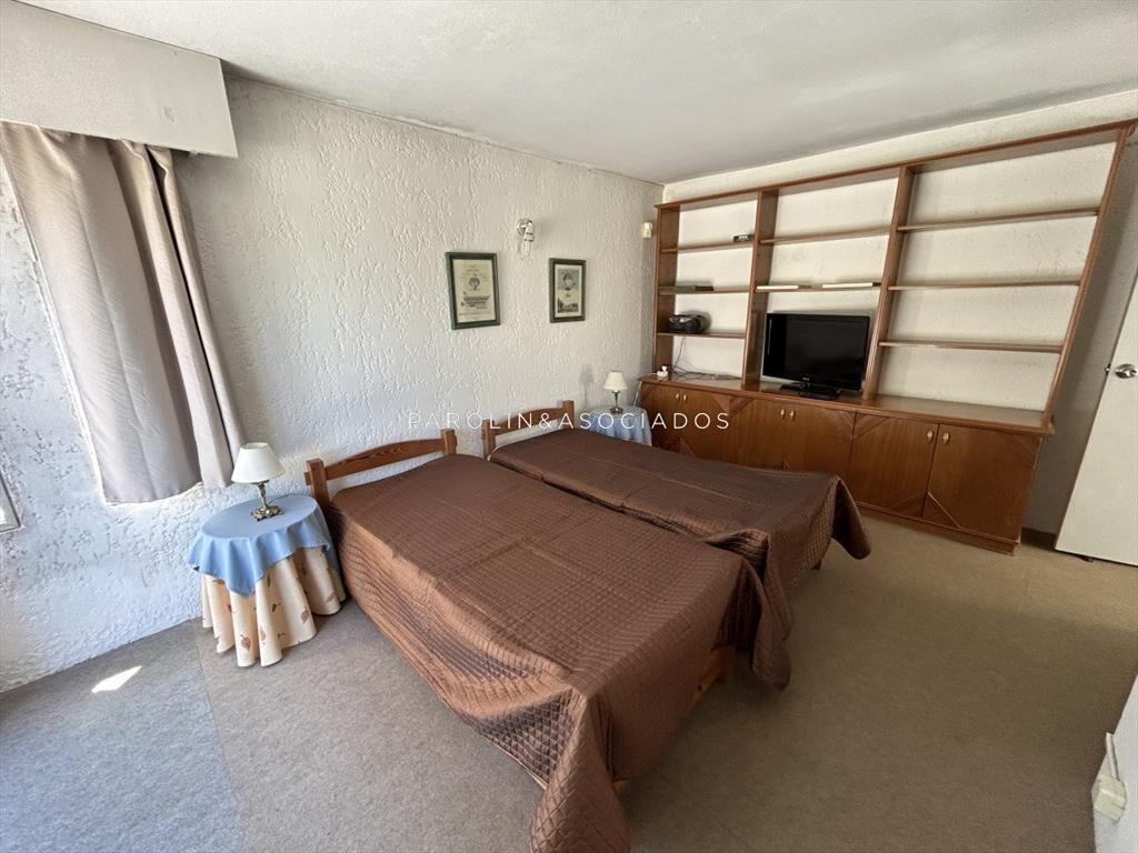 Casa de 3 dormitorios en venta en Pinares, Punta del Este.